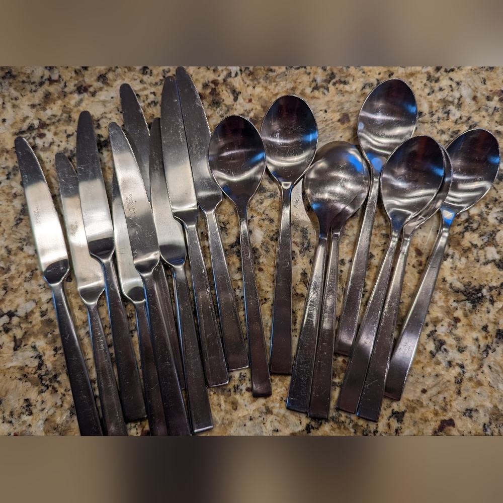 Cambridge Clark 18/10 satin knives and soup spoons